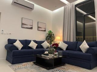 Spacious VIP apartment overlooking Jeddah - 2 rooms and a living room - 8