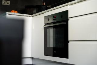 Spacious 4-Bed Apartment · Sleeps 9 · City Centre - 4