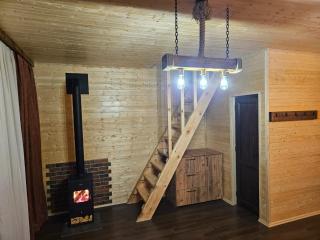 Tatu's wooden hut - 6