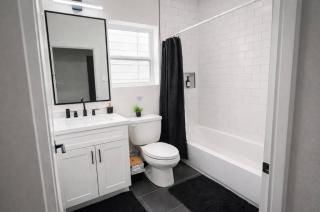 Modern 3 Bedroom 3 Bath Home Near Downtown Houston With Garage - 2