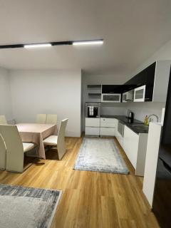 Quiet & Cozy Apartment - 2