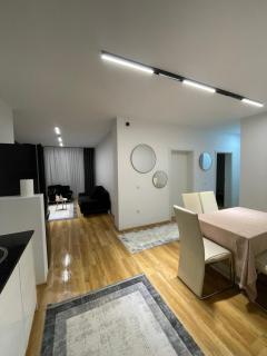 Quiet & Cozy Apartment - 8