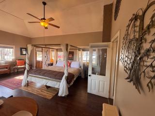 Stepping Stones Townhouse on Spring - 3