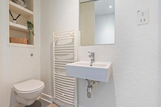 High-Rise Luxury 2 Bed 2 Bath - Central - Relocation & Family Friendly - 4