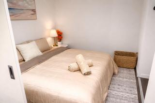 Breathtaking views of Yarra River and City skyline with Gym access - 8