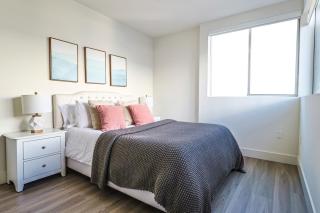 Spacious 2BDR in SM - 5 minutes walk to the beach! - 7