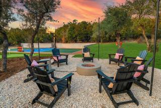 Dink Dip & Dream - Pickleball - Pool - Putt Putt - 3