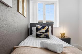 Chester Contractor House, Sleeps 7, Saltney, Games - 1