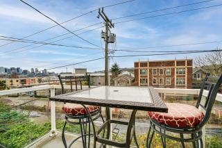 4 Mi to Lumen Field! Centrally Located Townhome - 8