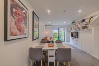 Modern Central Townhouse With Courtyard - 3