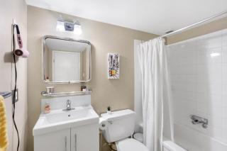 Cozy Home in Downtown Minutes from Seawall - 9