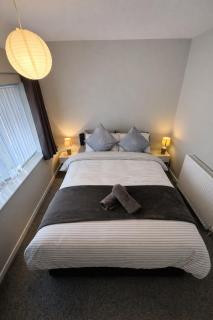 Charming 3 BR - NEC HS2- Long Stays Wifi Parking Airport - 8