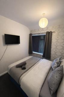 Contractor & Family Sleeps 5 Bham HS2 Parking for 3 - 7