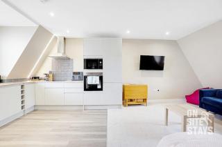 OnSiteStays 3BR Quiet Apt Ensuite & Air Con - 5