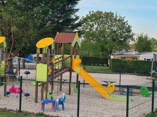 Mobil-home 3 pers avec terrasse à Radonvilliers - API-1-52-1958 - 2