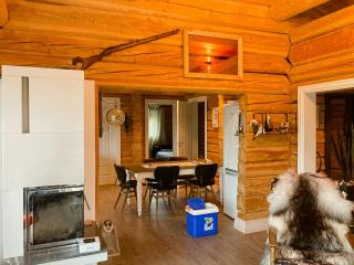 Cozy Log Cabin In Karvag - 6
