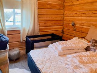 Cozy Log Cabin In Karvag - 4