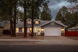 Flagstaff Retreat with Hot Tub - 0