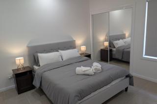 Private 2-Bedroom Flat in Oxenford - Quiet, Comfortable & Close to Theme Parks - 1