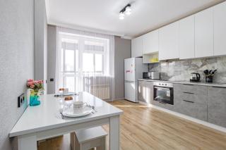 Красотка в сером - 1