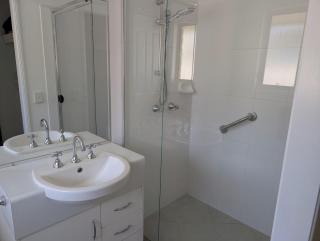 Modern 3-Bedroom Comfort in Oxenford, 5 minutes from Movie World - 7