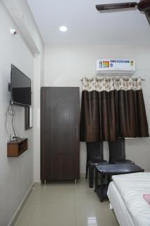 Indira Deluxe Lodge - 7