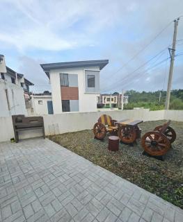 Affordable 2BR family staycation near Tagaytay - 2