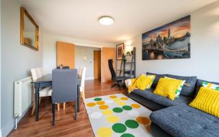 Luxury Docklands 2Bed apt- Close to Excel- Canary Wharf- City Airport - 02 Arena- Free Parking- PS 4 - 9
