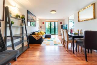 Luxury Docklands 2Bed apt- Close to Excel- Canary Wharf- City Airport - 02 Arena- Free Parking- PS 4 - 8