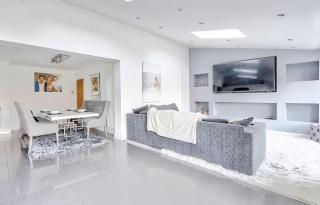 Luxury Stay In Heart Of Nunthorpe by GR Estates - 8