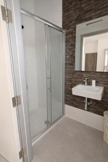 Relaxing Twin Room with Private Bathroom in Peaceful Pembroke Near St Julians - 1