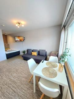 Peaceful studio, great location, free parking - 0