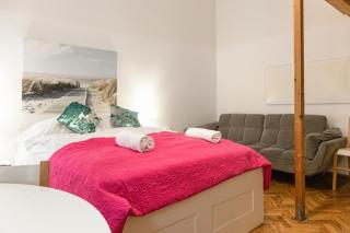 Comfy 1BR Apt for 5 Guests Next to Belvedere - 0