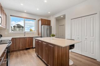 Entire 3 Bedroom Home For Groups & Family, Free Parking, Near Airport - 8