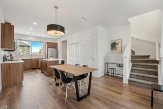 Entire 3 Bedroom Home For Groups & Family, Free Parking, Near Airport - 6