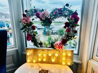 Hotel No5, Beachfront with Free Private Car Park - 4