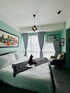 Enter Home McKinley with a View - Manilla - 9