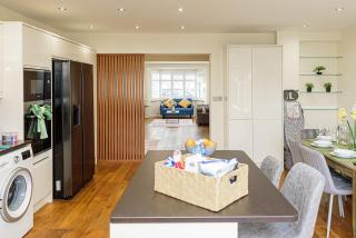 The Church - 4 Bed, 2 Bath, Station, Parking, Central - Bexleyheath - 1