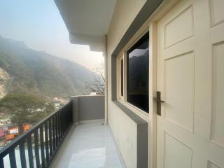 The White Flower Homestay - 1