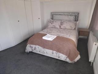 Central Manchester Family-Friendly Home with Free Parking and Workspace - 4