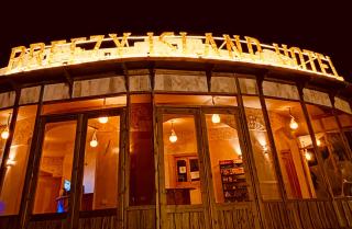 Breezy island Hotel - 8