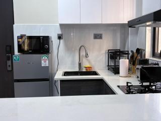 Cozy Corner by UrbanStays - 4