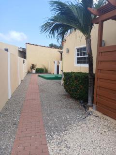 Villa Flores - Near Beach Tanki Leendert - 7