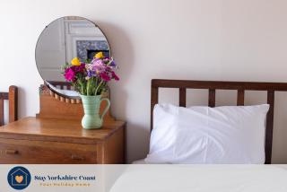 Half Moon House - Timeless Charm with Sea Views - 6