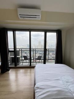 STAYLUXIA - KNIGHTSBRIDGE - One Bedroom Luxury Suites with Pool, Gym, Netflix, Free Amenities - Housekeeping Available - 9