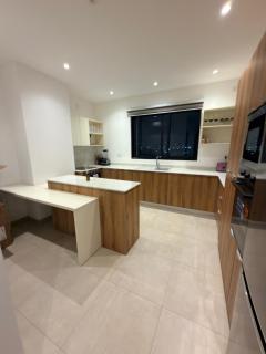 Luxury 3B Apartment with Pool & Stylish Living - 8