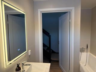 Peaceful rooms in a Modern and comfortable home - 8