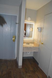 Travelodge by Wyndham Colorado Springs Airport - Peterson SFB - 8