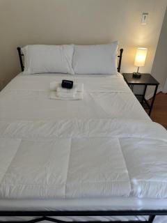 Family Friendly - 4BR Home, 4 Queen Beds, 2 and half Baths - Non Smoking - 1