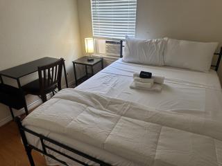 Family Friendly - 4BR Home, 4 Queen Beds, 2 and half Baths - Non Smoking - 4